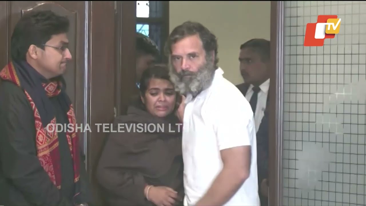 Rahul Gandhi pays homage to stalwart politician Sharad Yadav