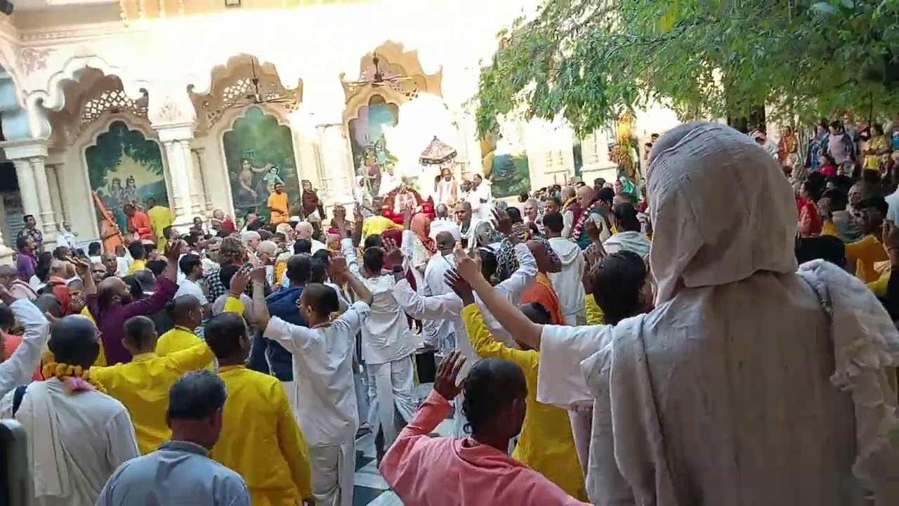 ISCKON Vrindavan Live kirtan 🙏 Krishna Bhajan, ISCKON Temple Vrindavan ,Harey krishna mahamantra 🙏
