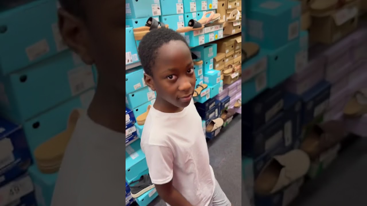 Shoe shopping went like this😅❤️ #fyp #schoolshopping #firstdayofschool #beejaytv 