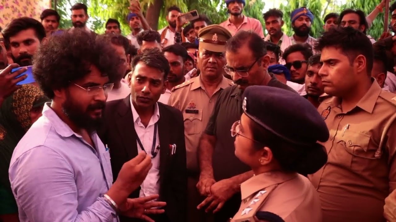 Aligarh पहुँचकर Gaurav Jatav के परिवार से से मिले Abhishek Jatav अधिकारियों को पढ़ाया क़ानून का पाठ