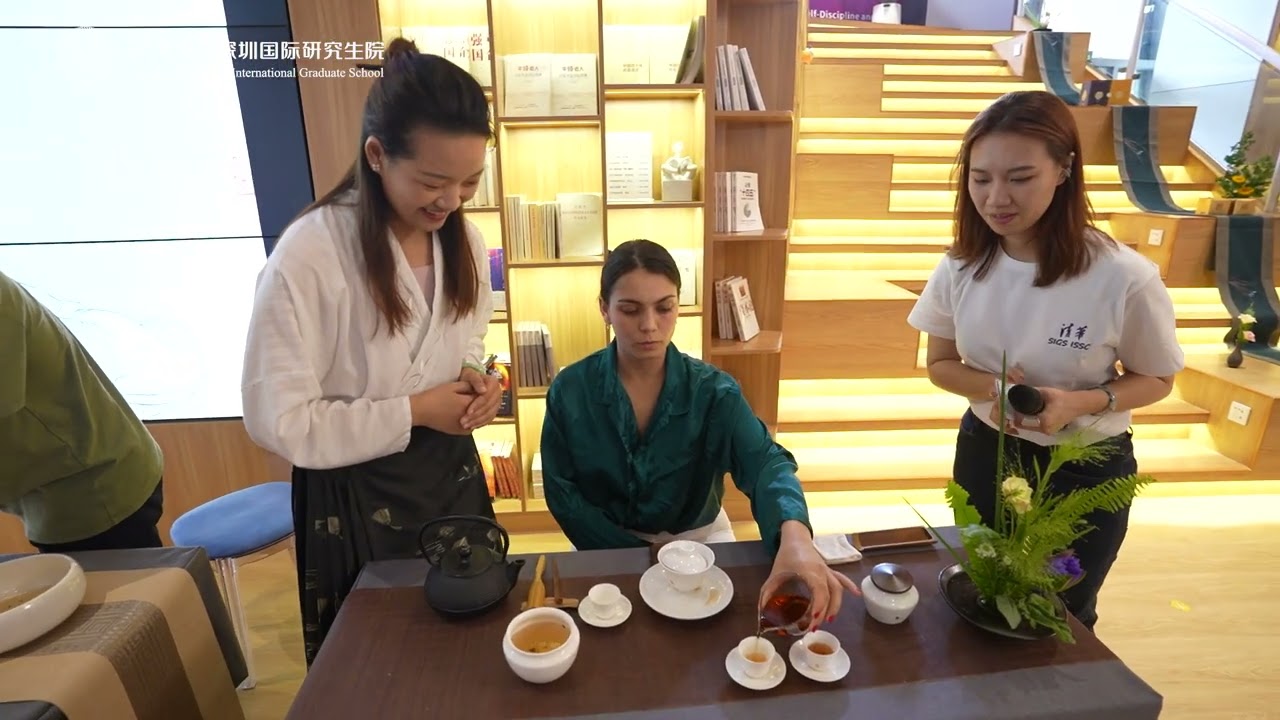 Tsinghua Global Youth Dialogue representatives visit SIGS