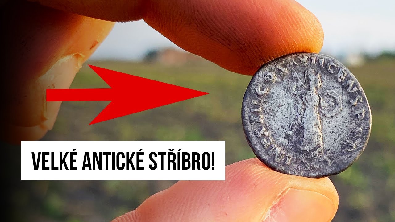 Velká antická stříbrná mince nalezená detektorem kovů
