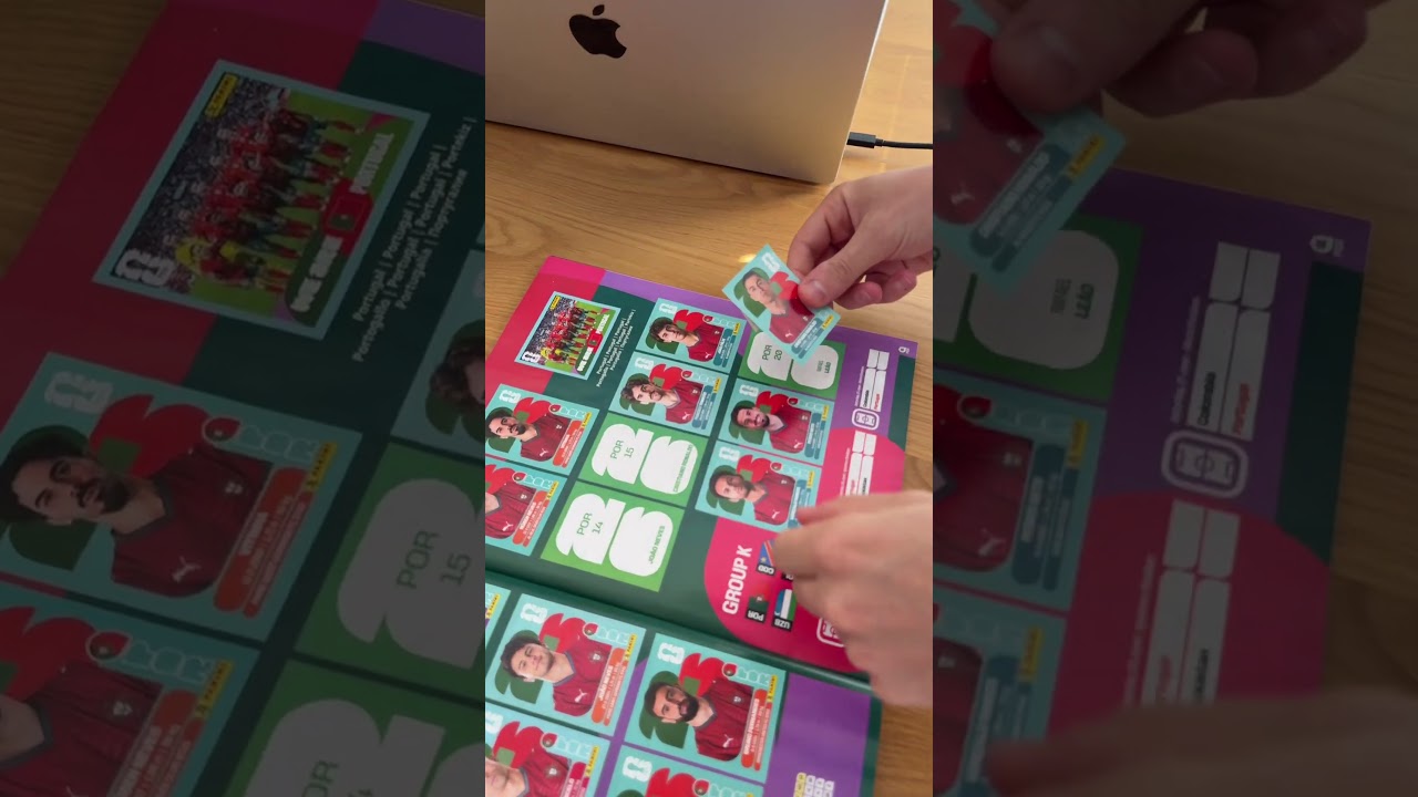 Как идеально наклеить наклейки Panini #panini #ronaldo #worldcup