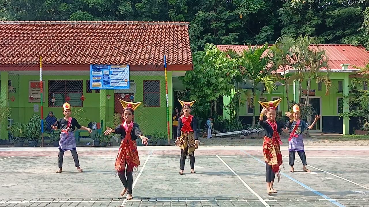Tari Kelompok 7 "KAMPUANG NAN JAUH DI MATO, Provinsi Sumatra Barat" KELAS 5 SDN Jatiranggon III