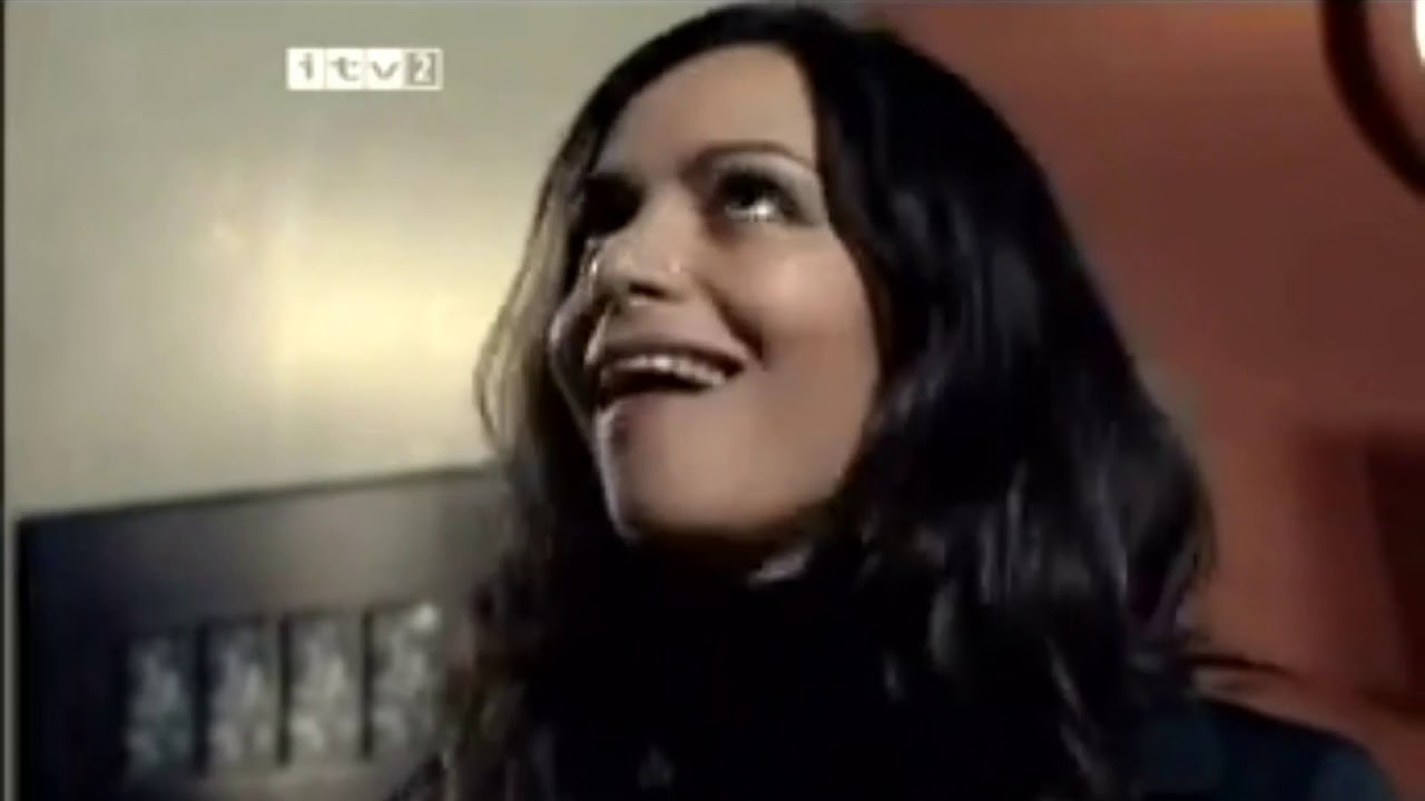 Coronation Street - Maya Sharma Slaps Sunita Alahan (24th November 2004)