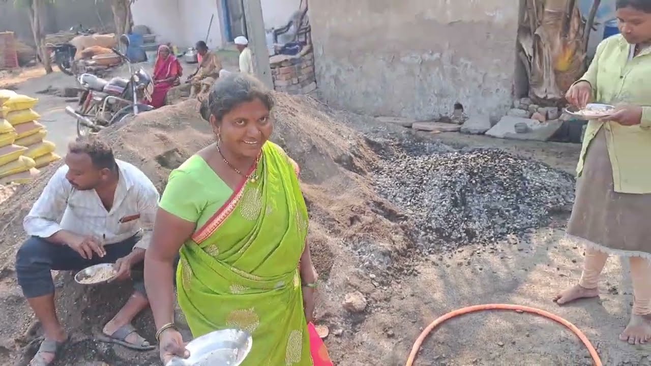 घराच बाध काम हासून खेळून काम केल किती झाल बघा टोपल झेलता यत नाहित सुनबाई आण दिव्या ला🙉🤣