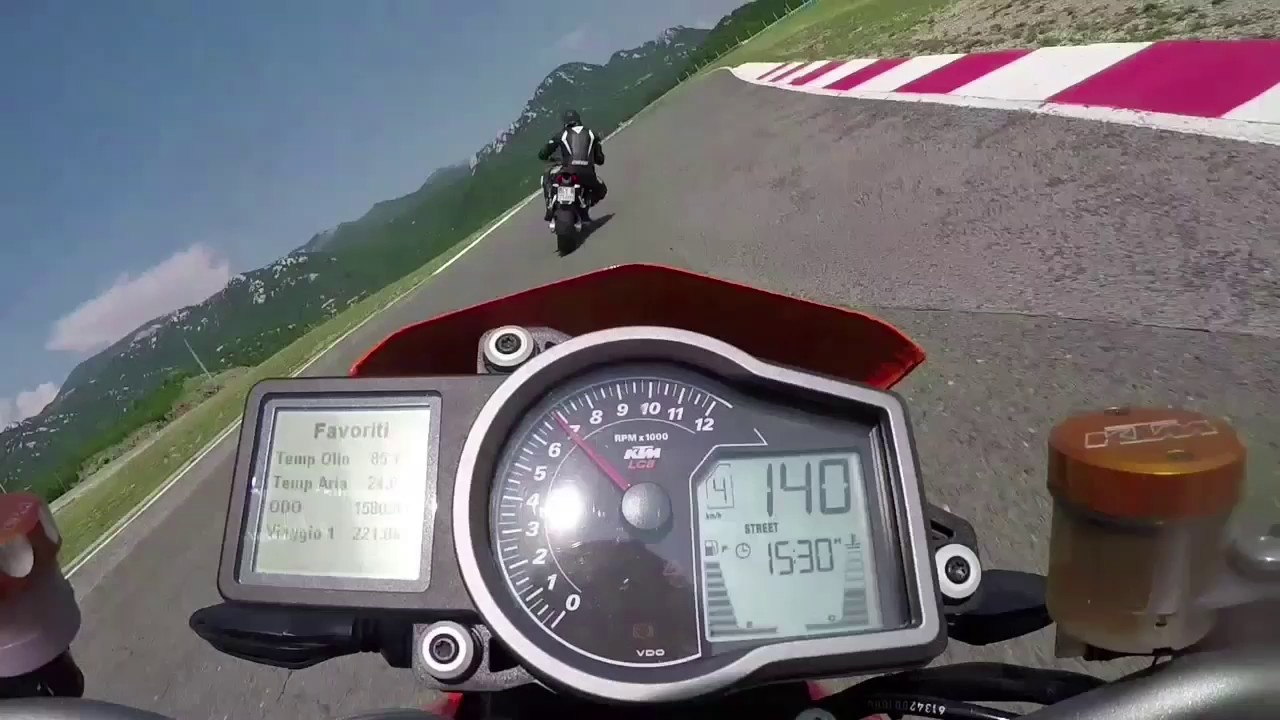 KTM 1290 SUPERDUKE R vs BENELLI TNT 1130