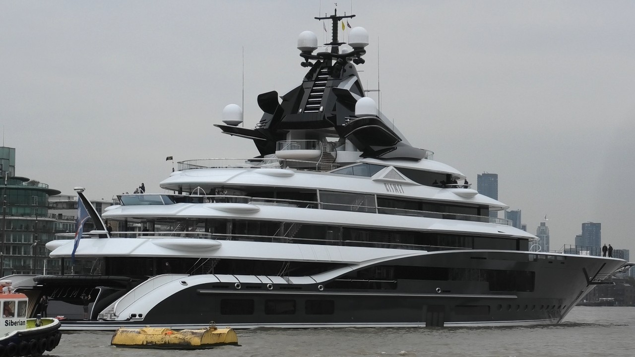 122m Superyacht KISMET arrives in LONDON