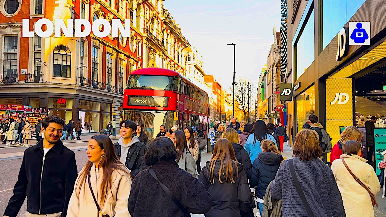 London Winter Walk 🇬🇧 Oxford Street to Tottenham Court Road | Central London 4K HDR 2025