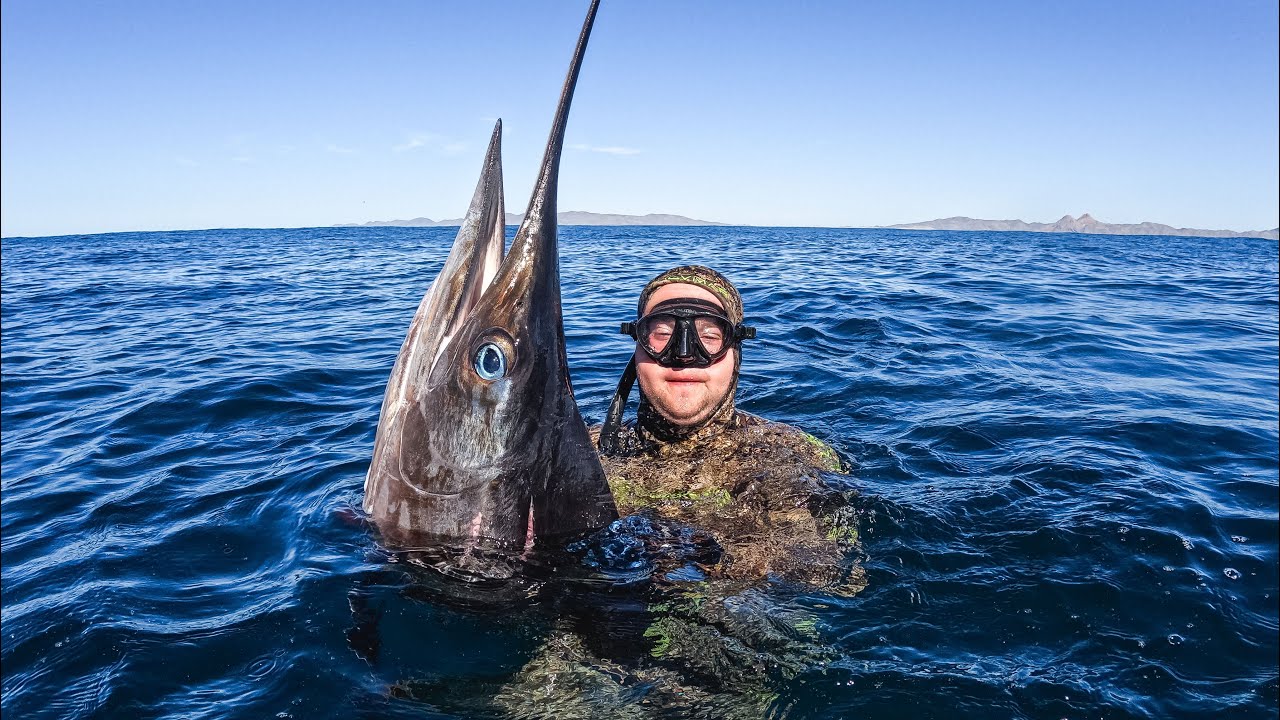 Spearfishing a 90kg Striped Marlin Magbay 