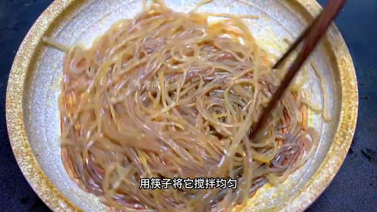 包菜炒粉条，一定不要焯水和直接下锅，教你一招，脆爽入味不出水