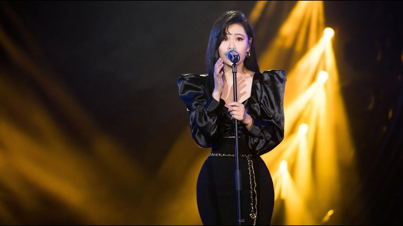 Tia Ray 袁娅维 - Crescent Bay 月牙湾 - Singer/I am a Singer China 歌手 LIVE (ENG SUB)