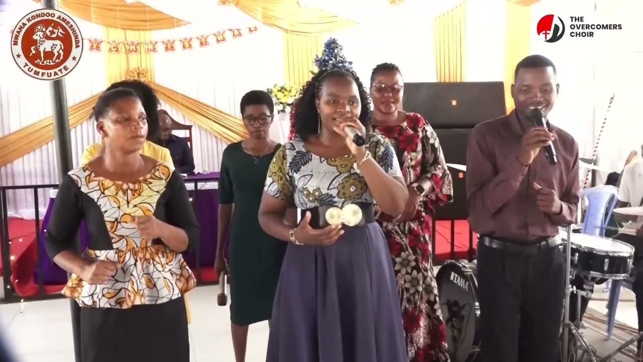 SIFA NA UTUKUFU NA HESHIMA KILA SAA U MWAMINIFU BWANA-UMOJA WA KWAYA YA VIJANA WAKISIFU