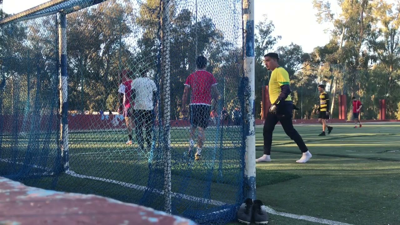 Saves goalkeeper 💥