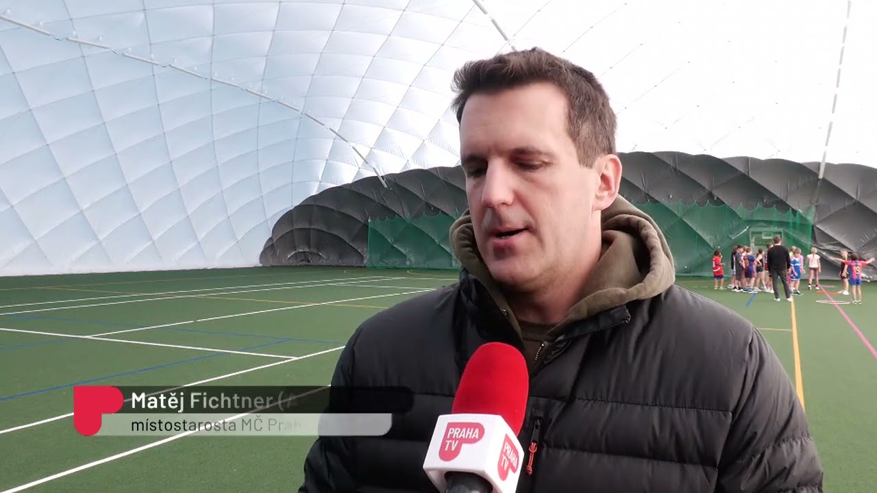 Nová nafukovací hala nabízí sportovní vyžití i v zimě: Poslouží školákům i veřejnosti