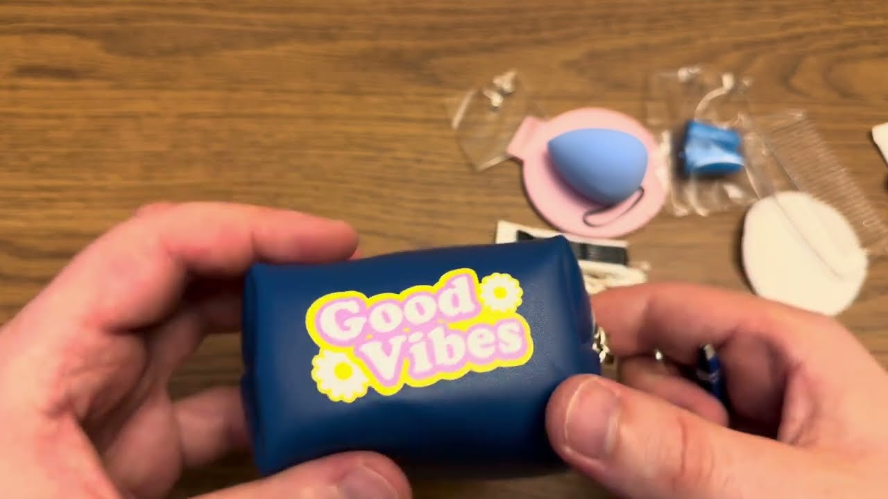 Mini zestaw kosmetyczny z Action 26-częściowy. Kosmetyczka awaryjna/podróżna z akcesoriami. Unboxing