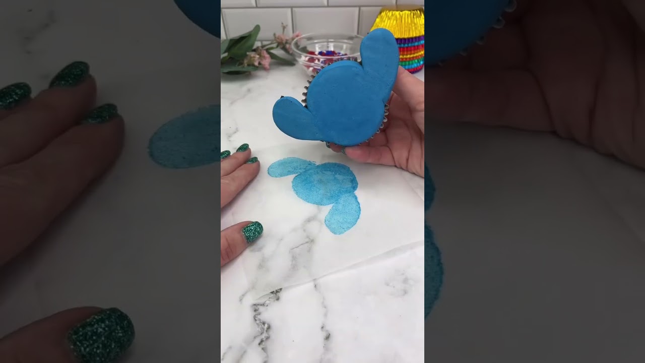 Turning a cupcake into Stitch!