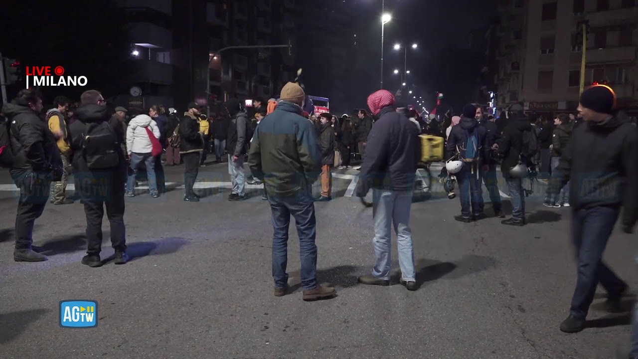 Milano, corteo contro le Olimpiadi