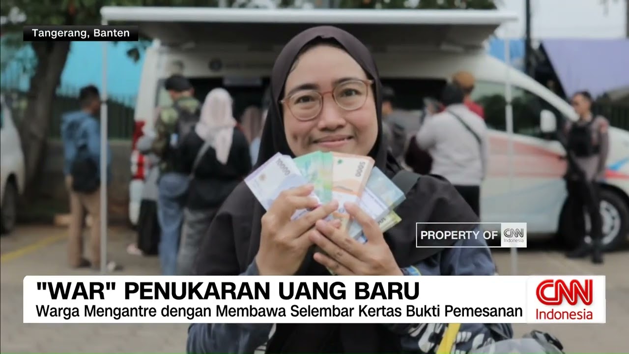 Antusiasme Warga 'War' Penukaran Uang Baru