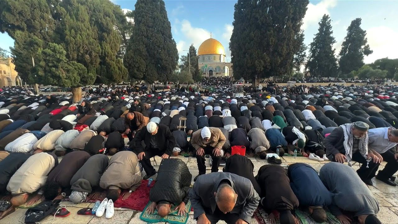 Muçulmanos celebram Eid al-Fitr, o fim do Ramadã | AFP