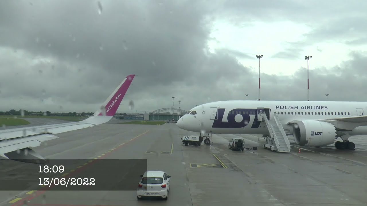 Wizzair Airbus A321 Warsaw Chopin airport take off