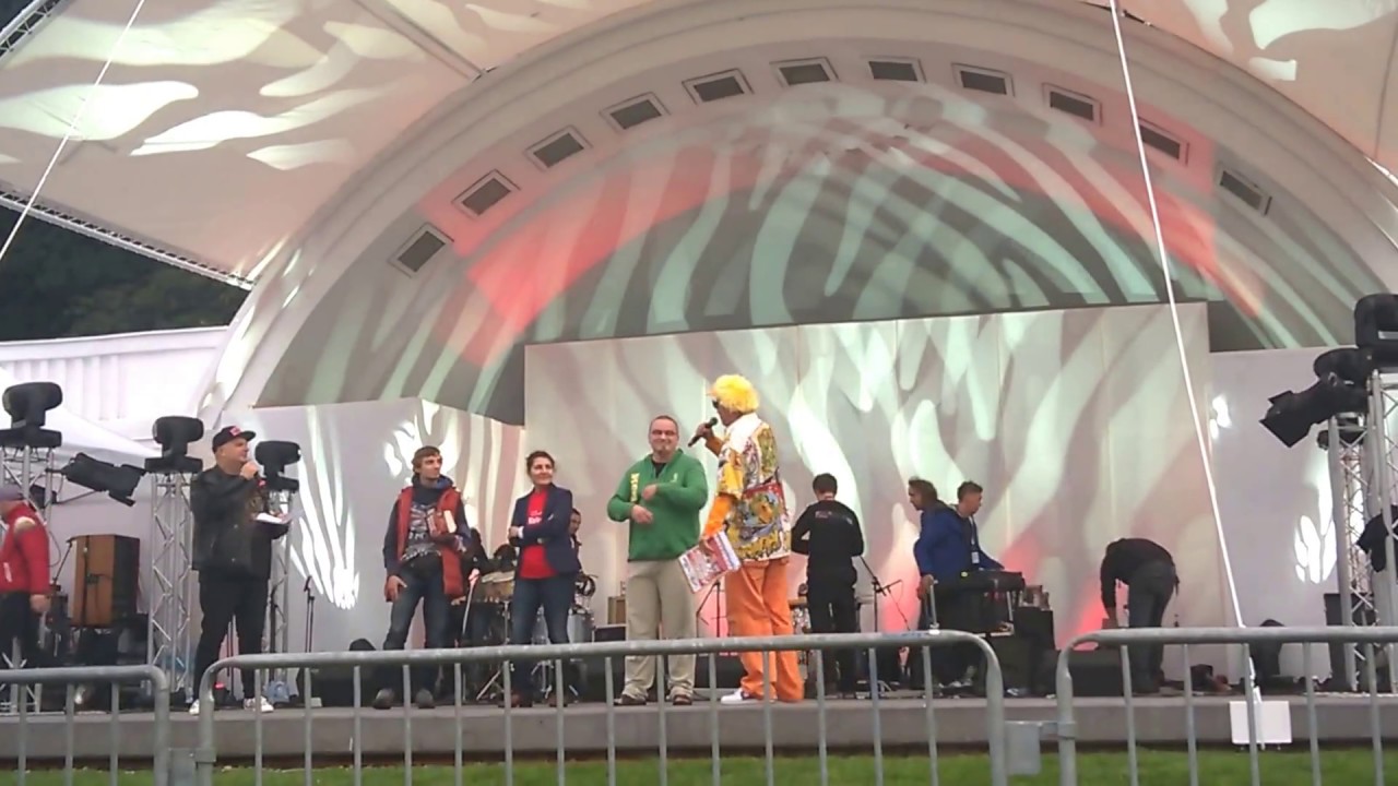 Konkursy plenerowe na otwarci GCF prowadzą K. Skiba i P. Konjo Konnak. Gdynia 13 09 2015 część III