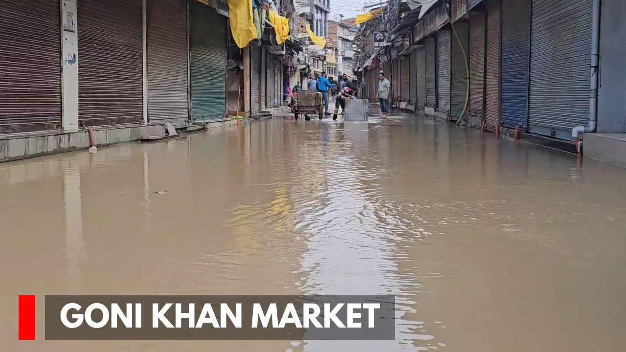 Srinagar: Goni Khan Market Affected, Shopkeepers Move Goods to Safer Locations