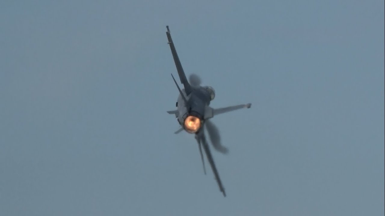EAA AirVenture 2018 - F-16CJ Fighting Falcon Demonstration