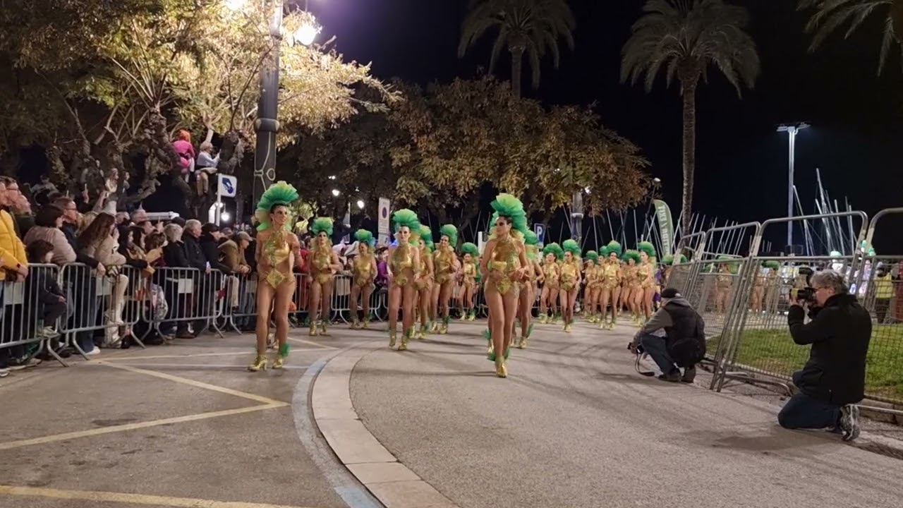 Sitges Carnival Parade 2023 Dances to Celia Cruz's 'La Negra Tiene Tumbao 🎉💃 Rhythms of the Night