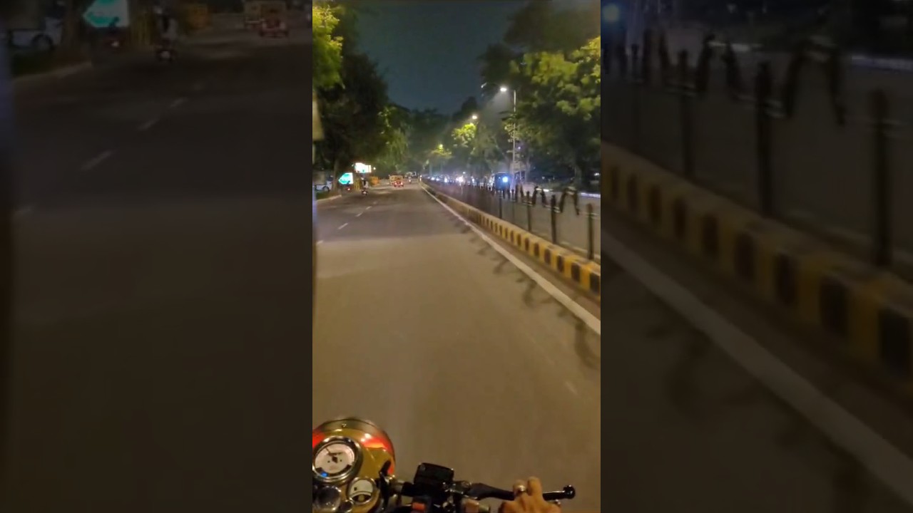 New delhi night walk #nightwalks #nightrides #delhi #elvishyadav #bullet #avanish