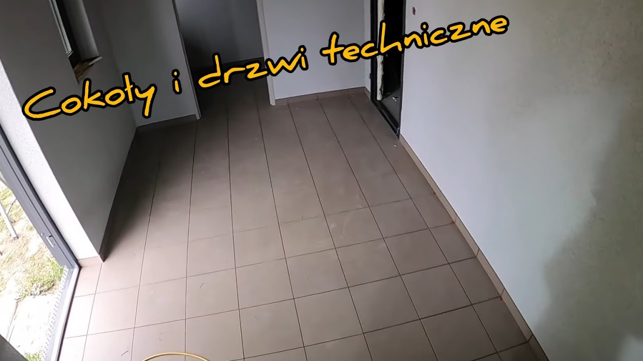 *373-Klejenie cokołów-Montaż drzwi technicznych