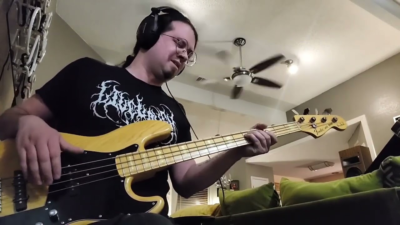 R4: Ridge Racer Type 4 - Naked Glow (bass cover)