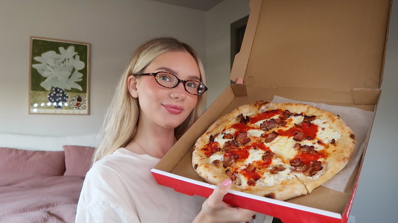 ASMR | eating pizza 🍕
