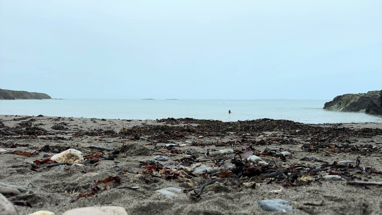🎧 ASMR: 90 seconds of unedited stereo audio of waves crashing on Bannow Beach. 4K HDR Video
