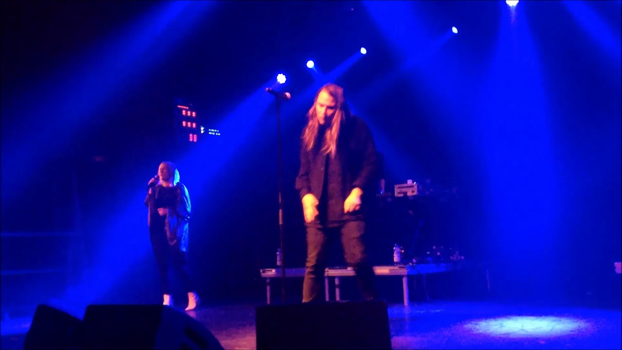 Paperi T - Elokuva ft. Ringa Manner (live at The Circus 22.12.2018)