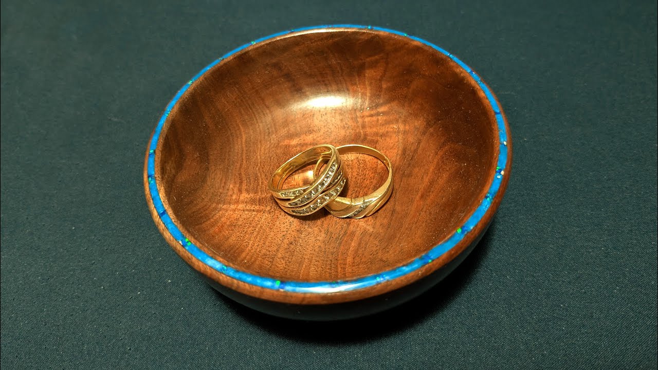 I TURN MY FIRST BOWL!!
