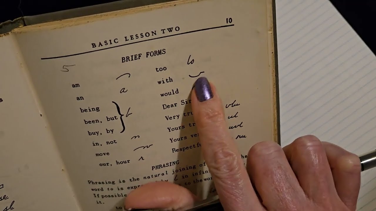 ASMR | Скорописи/стенографирование: покажи и расскажи книгу (тихая речь)