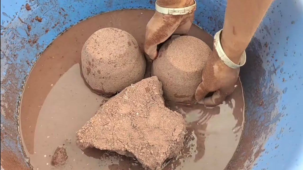 Soft crunchy dusty red dirt crumbling in water 💦 @asasmr