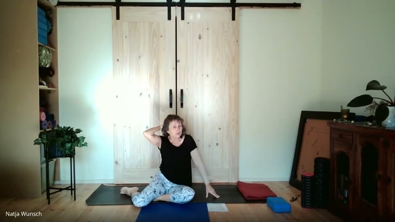 Move & Meditate Flow Vittam Mudra