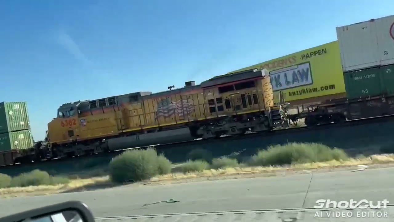 Tren de carga  a alta velocidad  con 5 locomotoras