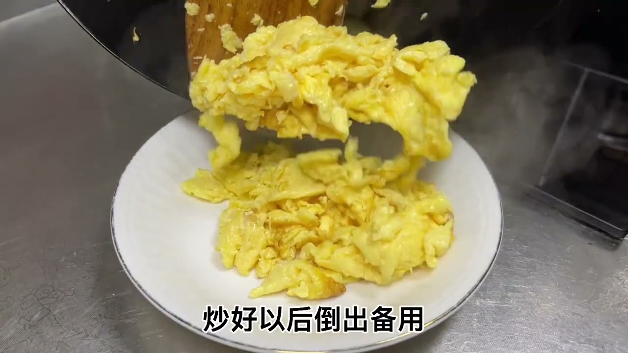 这天气就适合来一碗捞面条，浇上蒜汁真叫得劲，这才是家的味道#河南人的夏季隐藏美食#河南入夏指南#抖音美食创作人