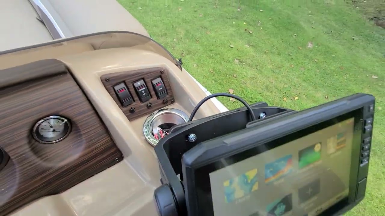 Mounting Garmin 93SV to Bennington Pontoon