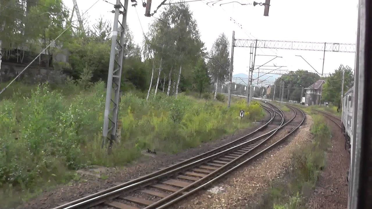 Odcinek Wałbrzych Główny - Wałbrzych Miasto z okna pociągu TLK Śnieżka