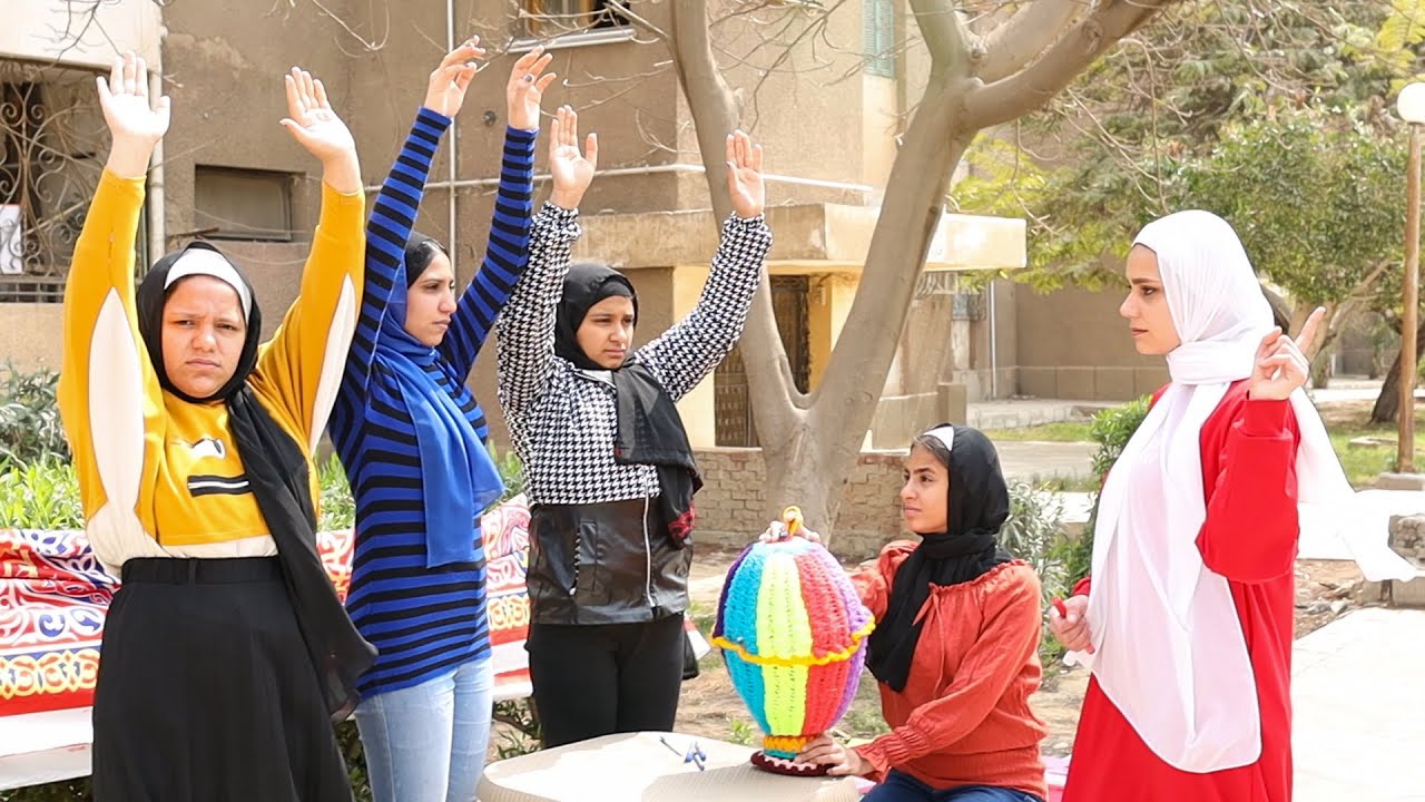مدرسه بتجبر البنات فى المدرسه على شراء زينة رمضان لتزين الفصل !!