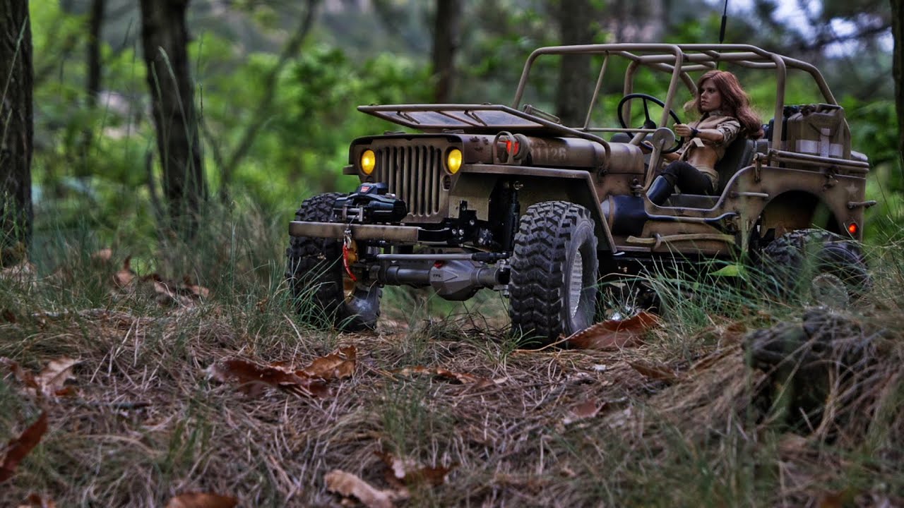 1/6 Scale Jeep Willys With a beauty driver -