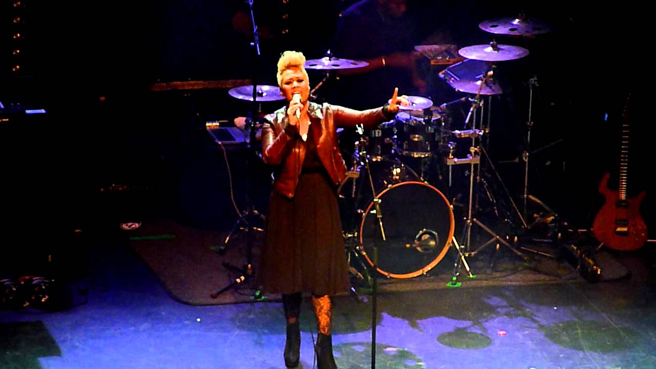 Emeli Sandé - Heaven HD Live @ Ed Sheeran Q Awards HMV Forum London 22-10-2011