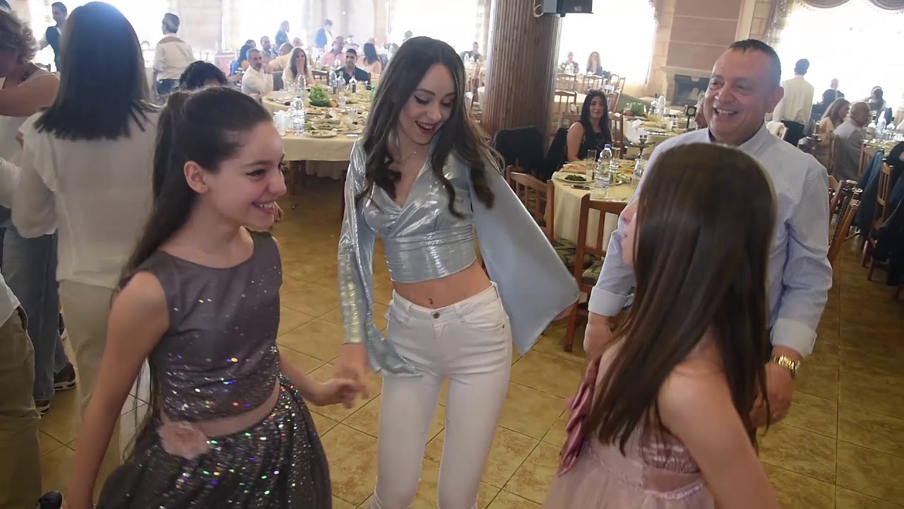 لبنان احلى : المطربه سلطانة الطرب هلا النور في قاعة ديوان الروميه القليعات 11