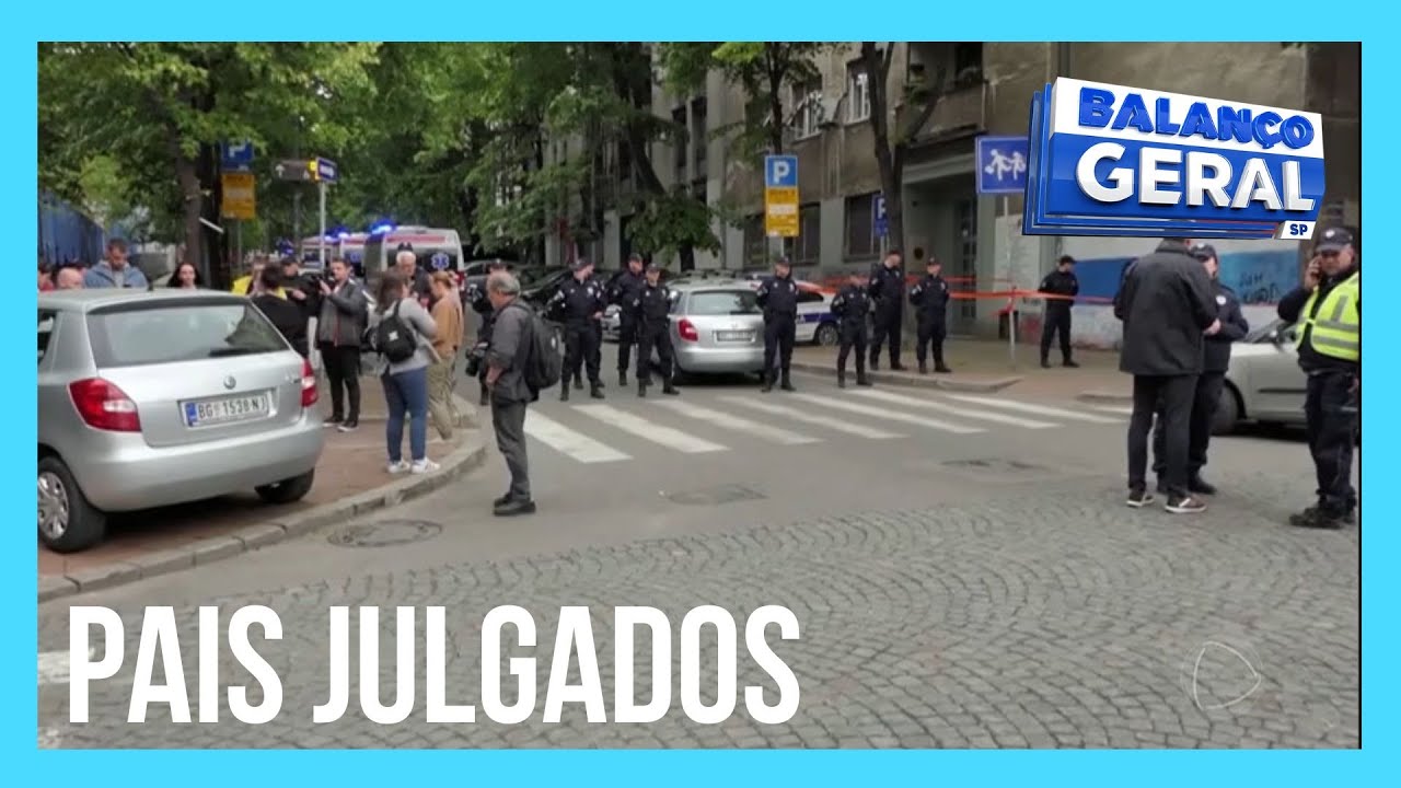 Pais de adolescente que matou 10 pessoas em escola na Sérvia serão julgados pelo crime do filho