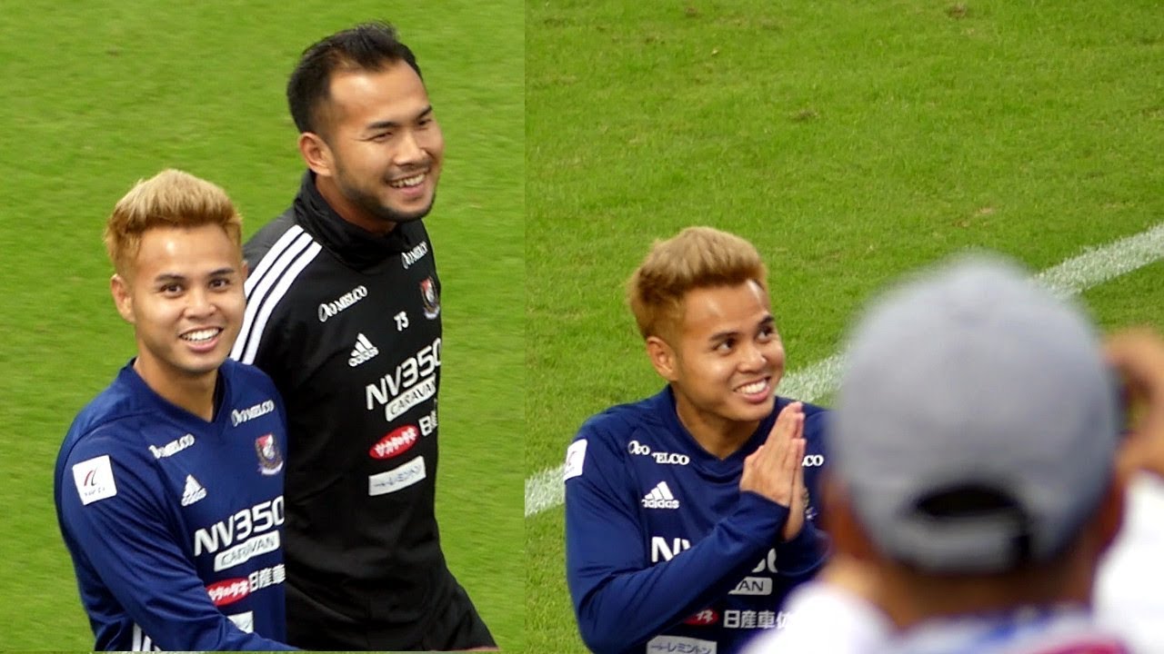 2019 J1 第29節 横浜F・マリノス vs 湘南ベルマーレ - タイムアップ後のマリノス ティーラトン選手