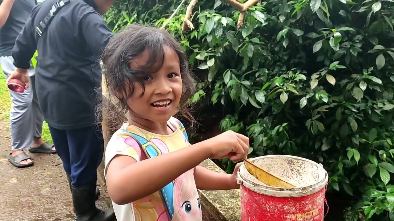 SUASANA DI DESA , MAULANA LIHAT KAKEK MANCING